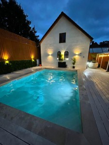 Adjusted-Images/Outdoor-Swimming-Pool-at-night-with-Lights.jpg